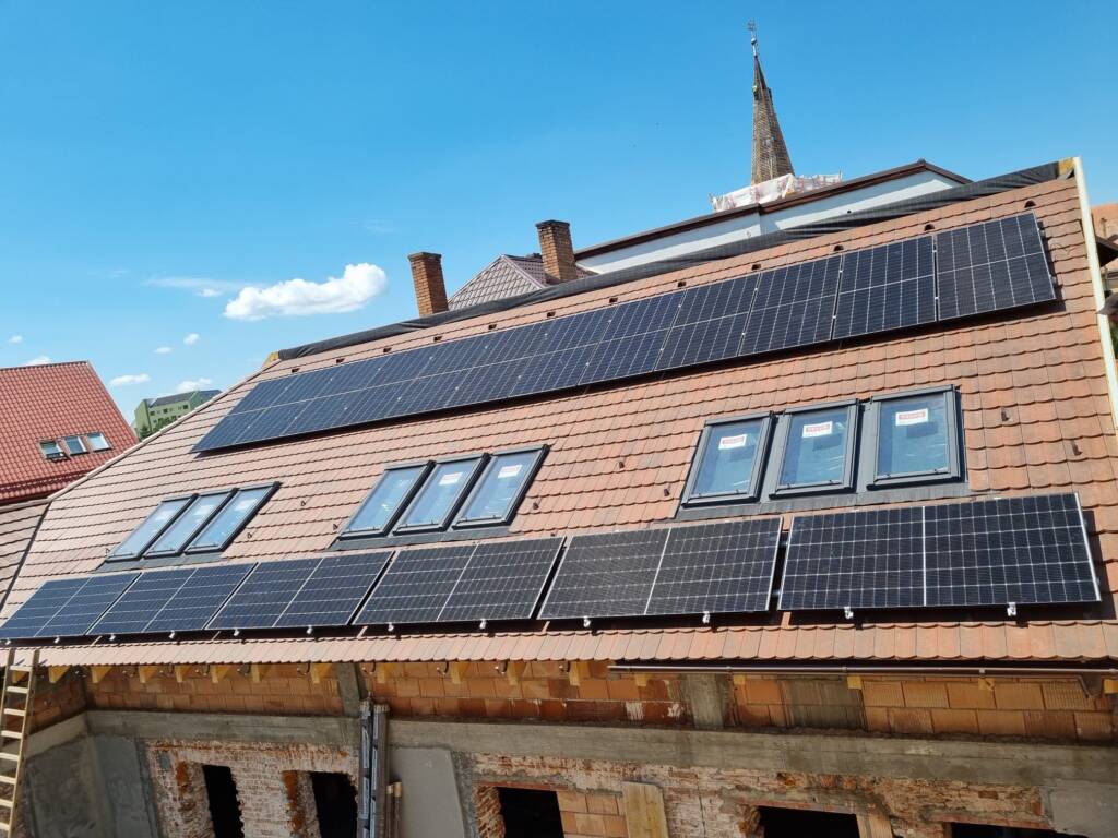 Panouri fotovoltaice diverse proiecte rezidentiale