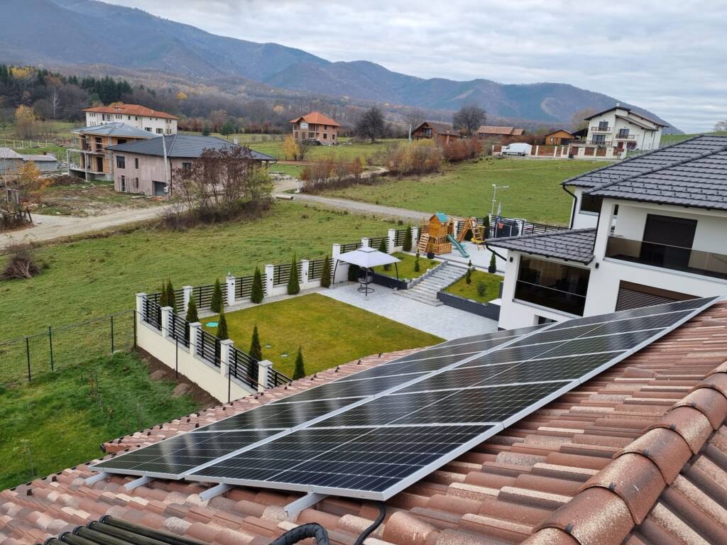 Panouri fotovoltaice diverse proiecte rezidentiale