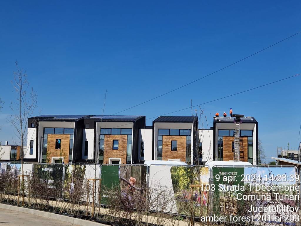 Panouri fotovoltaice parc rezidential amber forest