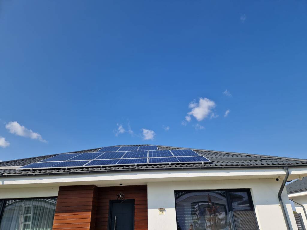 Nest Residence Tunari Panouri Fotovoltaice