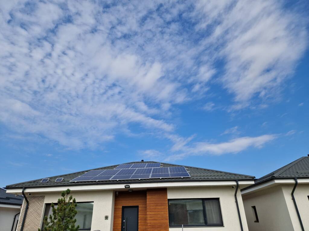 Nest Residence Tunari Panouri Fotovoltaice